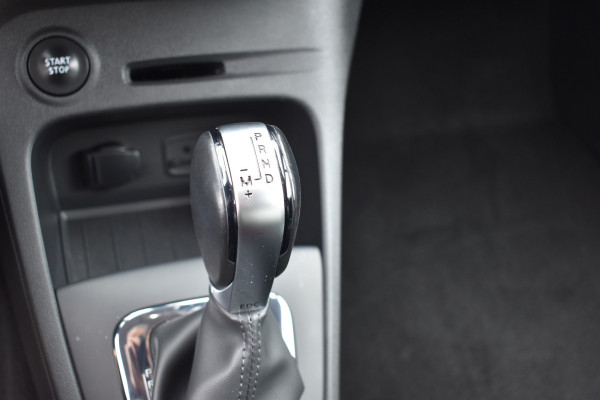 Renault Captur 1.2 TCe Initiale Paris Automaat leer Navi 13000 km Hoge instap