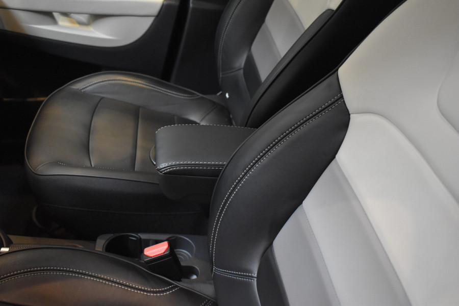 Renault Captur 1.2 TCe Initiale Paris Automaat leer Navi 13000 km Hoge instap