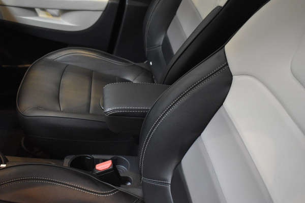 Renault Captur 1.2 TCe Initiale Paris Automaat leer Navi 13000 km Hoge instap