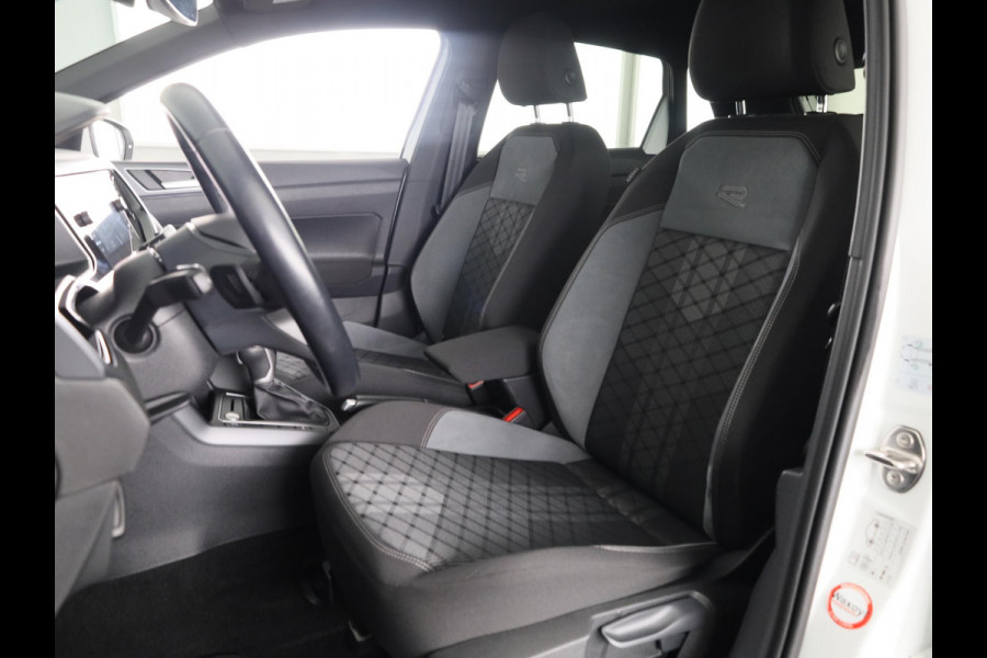 Volkswagen Polo 1.0 TSI R-Line 95PK | Automaat (DSG) | Panoramadak | Camera | Stoelverwarming Volkswagen Polo 1.0 TSI R-Line 95PK | Automaat (DSG) | Panoramadak | Camera | Stoelverwarming