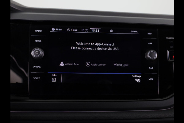 Volkswagen Polo 1.0 TSI R-Line 95PK | Automaat (DSG) | Panoramadak | Camera | Stoelverwarming Volkswagen Polo 1.0 TSI R-Line 95PK | Automaat (DSG) | Panoramadak | Camera | Stoelverwarming