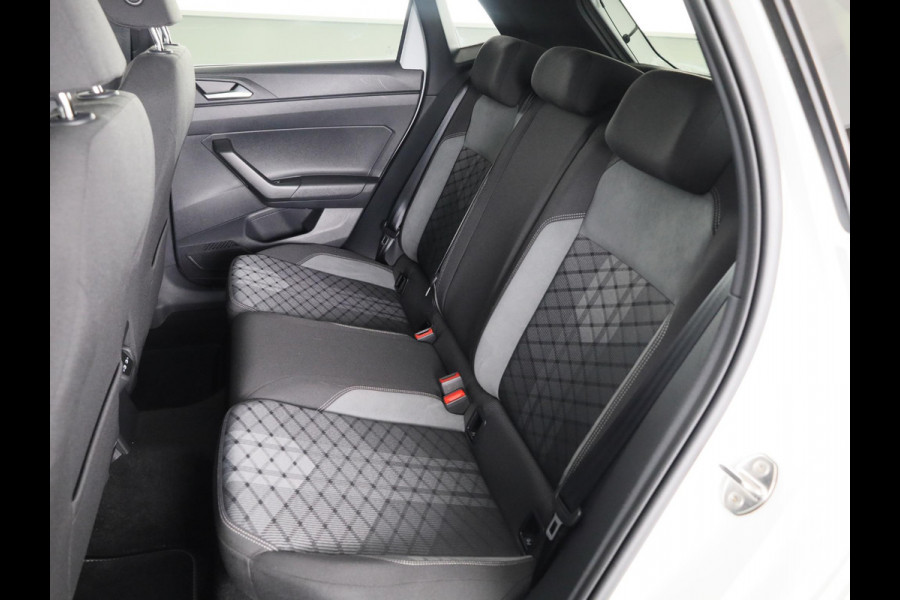 Volkswagen Polo 1.0 TSI R-Line 95PK | Automaat (DSG) | Panoramadak | Camera | Stoelverwarming Volkswagen Polo 1.0 TSI R-Line 95PK | Automaat (DSG) | Panoramadak | Camera | Stoelverwarming