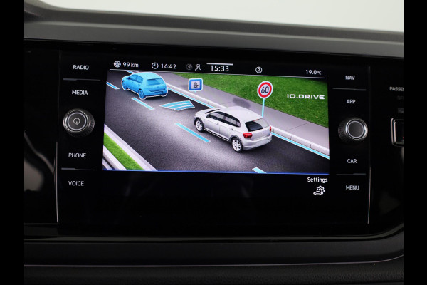 Volkswagen Polo 1.0 TSI R-Line 95PK | Automaat (DSG) | Panoramadak | Camera | Stoelverwarming Volkswagen Polo 1.0 TSI R-Line 95PK | Automaat (DSG) | Panoramadak | Camera | Stoelverwarming