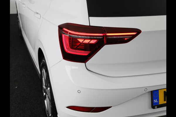 Volkswagen Polo 1.0 TSI R-Line 95PK | Automaat (DSG) | Panoramadak | Camera | Stoelverwarming Volkswagen Polo 1.0 TSI R-Line 95PK | Automaat (DSG) | Panoramadak | Camera | Stoelverwarming