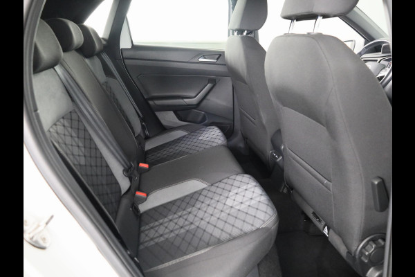 Volkswagen Polo 1.0 TSI R-Line 95PK | Automaat (DSG) | Panoramadak | Camera | Stoelverwarming Volkswagen Polo 1.0 TSI R-Line 95PK | Automaat (DSG) | Panoramadak | Camera | Stoelverwarming