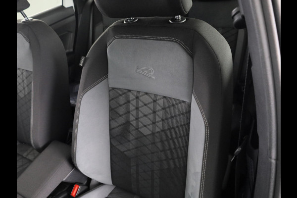 Volkswagen Polo 1.0 TSI R-Line 95PK | Automaat (DSG) | Panoramadak | Camera | Stoelverwarming Volkswagen Polo 1.0 TSI R-Line 95PK | Automaat (DSG) | Panoramadak | Camera | Stoelverwarming