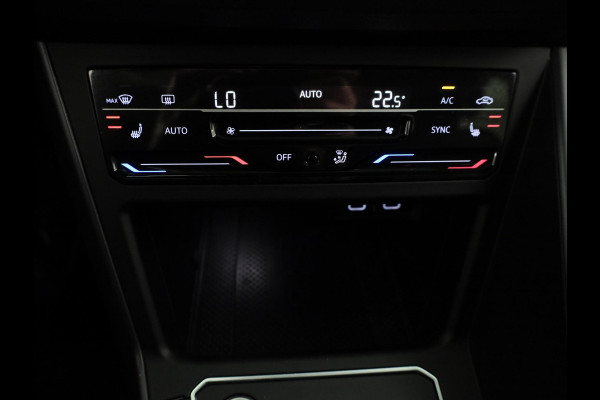 Volkswagen Polo 1.0 TSI R-Line 95PK | Automaat (DSG) | Panoramadak | Camera | Stoelverwarming Volkswagen Polo 1.0 TSI R-Line 95PK | Automaat (DSG) | Panoramadak | Camera | Stoelverwarming