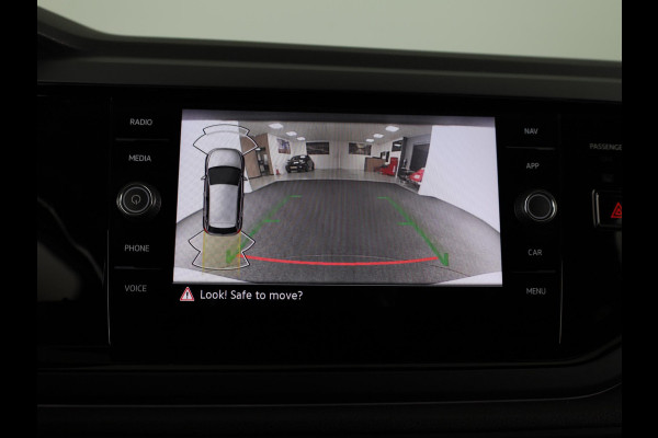 Volkswagen Polo 1.0 TSI R-Line 95PK | Automaat (DSG) | Panoramadak | Camera | Stoelverwarming Volkswagen Polo 1.0 TSI R-Line 95PK | Automaat (DSG) | Panoramadak | Camera | Stoelverwarming