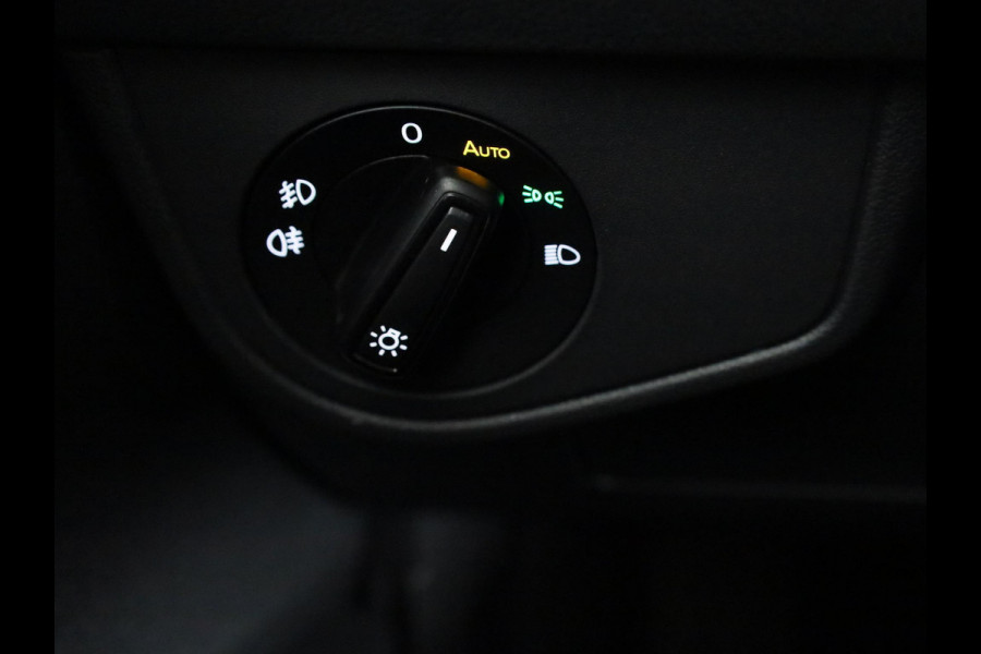 Volkswagen Polo 1.0 TSI R-Line 95PK | Automaat (DSG) | Panoramadak | Camera | Stoelverwarming Volkswagen Polo 1.0 TSI R-Line 95PK | Automaat (DSG) | Panoramadak | Camera | Stoelverwarming