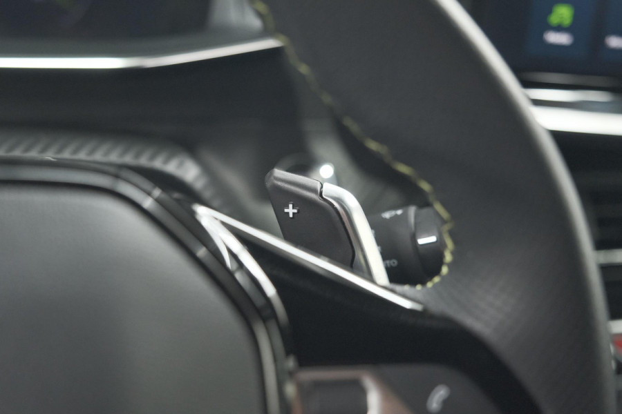 Peugeot 2008 PureTech 130 EAT8 GT | Camera | Apple Carplay | Parkeersensoren | 3D Display | Draadloos Telefoon Oplader