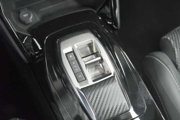 Peugeot 2008 PureTech 130 EAT8 GT | Camera | Apple Carplay | Parkeersensoren | 3D Display | Draadloos Telefoon Oplader