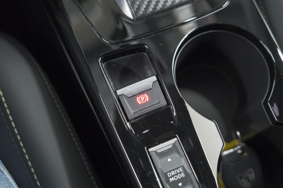 Peugeot 2008 PureTech 130 EAT8 GT | Camera | Apple Carplay | Parkeersensoren | 3D Display | Draadloos Telefoon Oplader