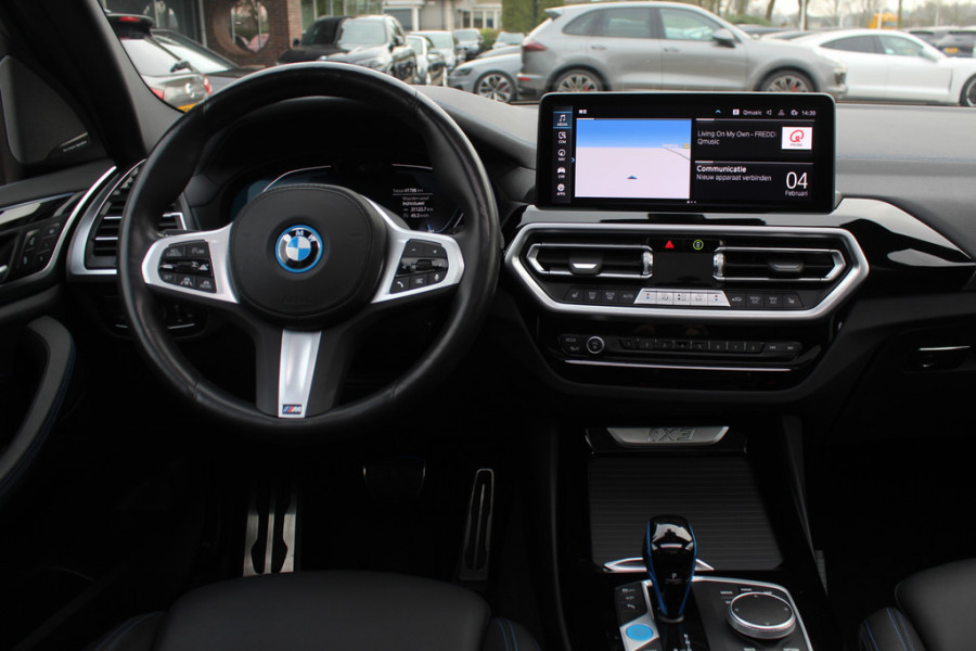 BMW iX3 High Executive Edition 80 kWh / Trekhaak / Panoramadak / 360Camera / Head-up / 20'' / Leder / Harman Kardon / Sfeerverlichting / Dodehoek / DAB / Stuur+Stoelverwarming / ACC