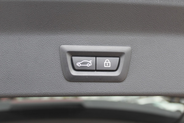 BMW iX3 High Executive Edition 80 kWh / Trekhaak / Panoramadak / 360Camera / Head-up / 20'' / Leder / Harman Kardon / Sfeerverlichting / Dodehoek / DAB / Stuur+Stoelverwarming / ACC