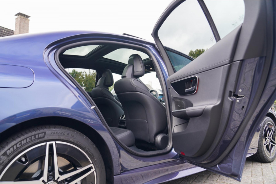 Mercedes-Benz C-Klasse 300 e star Edition AMG Line Plus | Panorama | Carbon | Camera | LED koplampen | Memory | sfeerverlichting