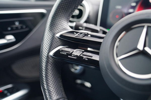 Mercedes-Benz C-Klasse 300 e star Edition AMG Line Plus | Panorama | Carbon | Camera | LED koplampen | Memory | sfeerverlichting