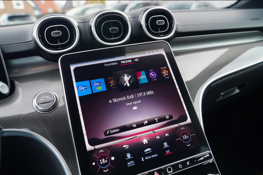 Mercedes-Benz C-Klasse 300 e star Edition AMG Line Plus | Panorama | Carbon | Camera | LED koplampen | Memory | sfeerverlichting