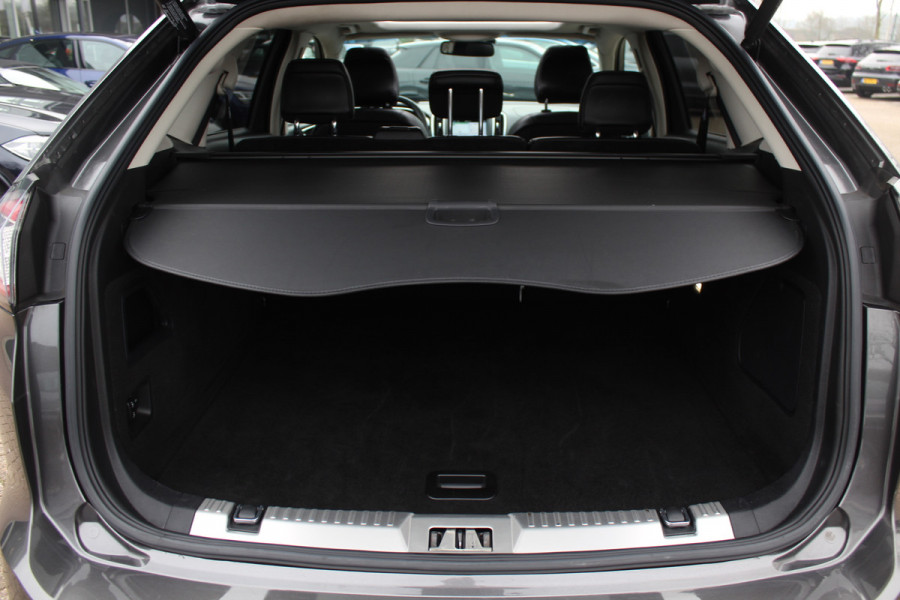 Ford Edge 2.0 TDCI Vignale / Trekhaak / Panoramadak / Camera / Leder / 20'' / Keyless / Apple CarPlay / DAB / Stoelverwarming / Stuurverwarming / Cruise Control Ford Edge 2.0 TDCI Vignale / Trekhaak / Panoramadak / Camera / Leder / 20'' / Keyless / Apple CarPlay / DAB / Stoelverwarming / Stuurverwarming / Cruise Control