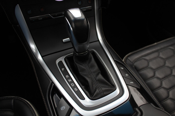 Ford Edge 2.0 TDCI Vignale / Trekhaak / Panoramadak / Camera / Leder / 20'' / Keyless / Apple CarPlay / DAB / Stoelverwarming / Stuurverwarming / Cruise Control Ford Edge 2.0 TDCI Vignale / Trekhaak / Panoramadak / Camera / Leder / 20'' / Keyless / Apple CarPlay / DAB / Stoelverwarming / Stuurverwarming / Cruise Control