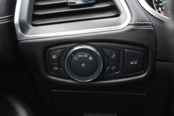 Ford Edge 2.0 TDCI Vignale / Trekhaak / Panoramadak / Camera / Leder / 20'' / Keyless / Apple CarPlay / DAB / Stoelverwarming / Stuurverwarming / Cruise Control Ford Edge 2.0 TDCI Vignale / Trekhaak / Panoramadak / Camera / Leder / 20'' / Keyless / Apple CarPlay / DAB / Stoelverwarming / Stuurverwarming / Cruise Control