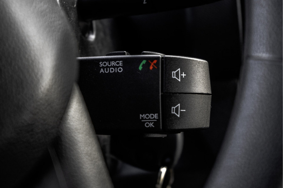 Renault Trafic **2.0 dCi L2H1 | 120 PK | Euro 6 | 5-Persoons | Cruise | Airco | DC** Renault Trafic **2.0 dCi L2H1 | 120 PK | Euro 6 | 5-Persoons | Cruise | Airco | DC**