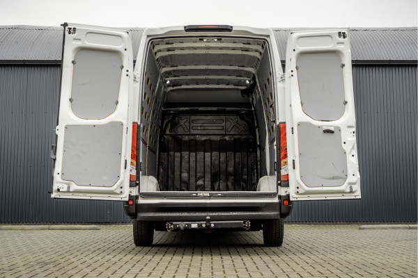 Iveco Daily **35S14V 2.3 L2H2 | Automaat | Euro 6 | Cruise | Climate | 3500 KG Trekgewicht | Trekhaak** Iveco Daily **35S14V 2.3 L2H2 | Automaat | Euro 6 | Cruise | Climate | 3500 KG Trekgewicht | Trekhaak**