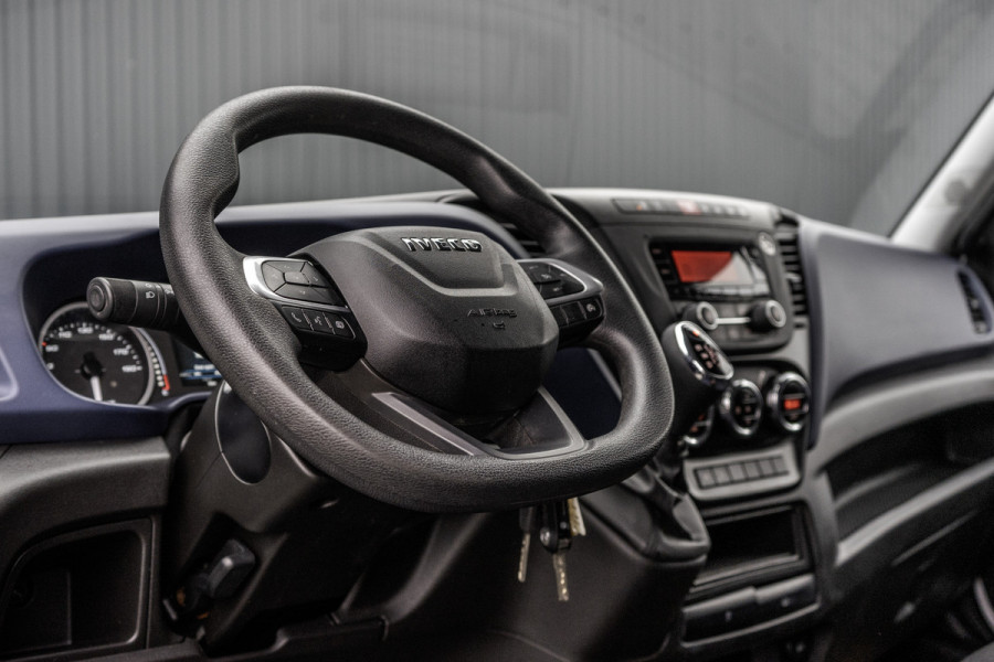 Iveco Daily **35S14V 2.3 L2H2 | Automaat | Euro 6 | Cruise | Climate | 3500 KG Trekgewicht | Trekhaak** Iveco Daily **35S14V 2.3 L2H2 | Automaat | Euro 6 | Cruise | Climate | 3500 KG Trekgewicht | Trekhaak**