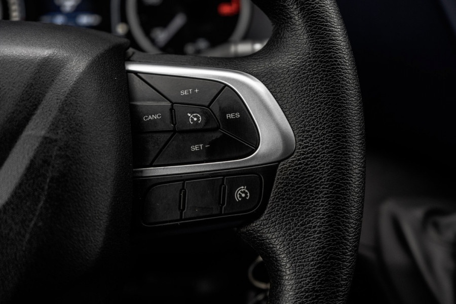 Iveco Daily **35S14V 2.3 L2H2 | Automaat | Euro 6 | Cruise | Climate | 3500 KG Trekgewicht | Trekhaak** Iveco Daily **35S14V 2.3 L2H2 | Automaat | Euro 6 | Cruise | Climate | 3500 KG Trekgewicht | Trekhaak**