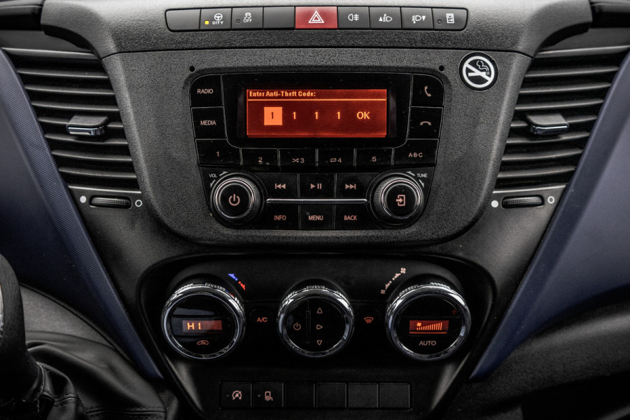 Iveco Daily **35S14V 2.3 L2H2 | Automaat | Euro 6 | Cruise | Climate | 3500 KG Trekgewicht | Trekhaak** Iveco Daily **35S14V 2.3 L2H2 | Automaat | Euro 6 | Cruise | Climate | 3500 KG Trekgewicht | Trekhaak**