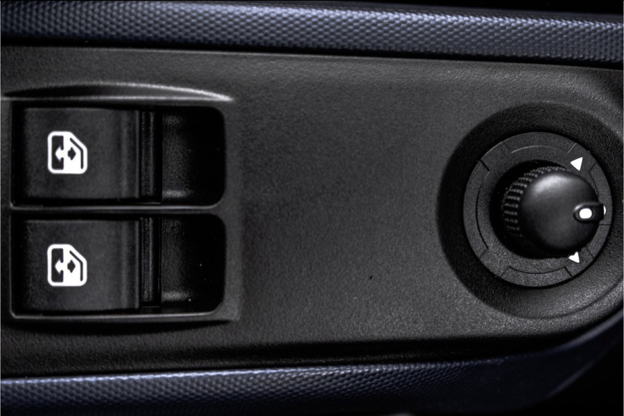 Iveco Daily **35S14V 2.3 L2H2 | Automaat | Euro 6 | Cruise | Climate | 3500 KG Trekgewicht | Trekhaak** Iveco Daily **35S14V 2.3 L2H2 | Automaat | Euro 6 | Cruise | Climate | 3500 KG Trekgewicht | Trekhaak**