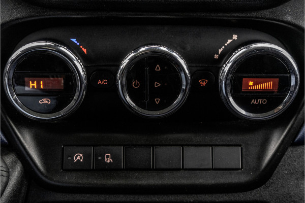 Iveco Daily **35S14V 2.3 L2H2 | Automaat | Euro 6 | Cruise | Climate | 3500 KG Trekgewicht | Trekhaak** Iveco Daily **35S14V 2.3 L2H2 | Automaat | Euro 6 | Cruise | Climate | 3500 KG Trekgewicht | Trekhaak**