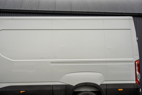 Iveco Daily **35S14V 2.3 L2H2 | Automaat | Euro 6 | Cruise | Climate | 3500 KG Trekgewicht | Trekhaak** Iveco Daily **35S14V 2.3 L2H2 | Automaat | Euro 6 | Cruise | Climate | 3500 KG Trekgewicht | Trekhaak**