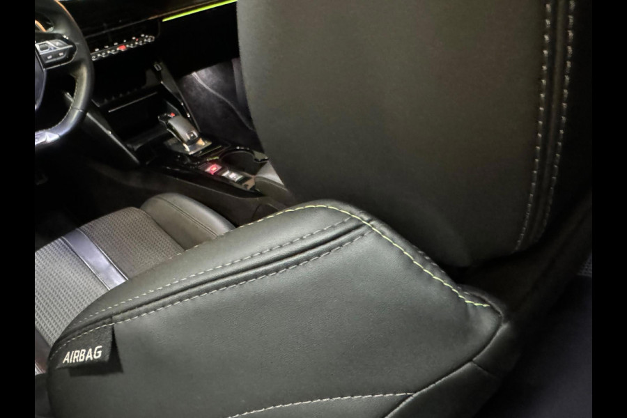 Peugeot 208 1.2 PureTech GT-Line Sport 131PK Garantie Carplay Sfeer LED Camera Cruise Clima Navi Rijklaar Peugeot 208 1.2 PureTech GT-Line Sport 131PK Garantie Carplay Sfeer LED Camera Cruise Clima Navi Rijklaar