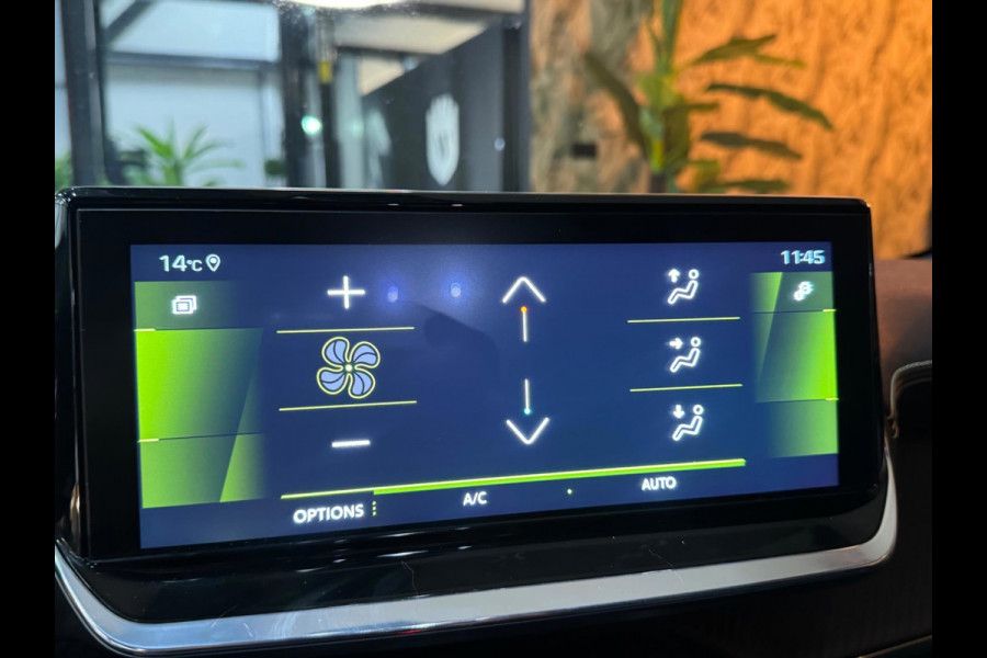 Peugeot 208 1.2 PureTech GT-Line Sport 131PK Garantie Carplay Sfeer LED Camera Cruise Clima Navi Rijklaar Peugeot 208 1.2 PureTech GT-Line Sport 131PK Garantie Carplay Sfeer LED Camera Cruise Clima Navi Rijklaar