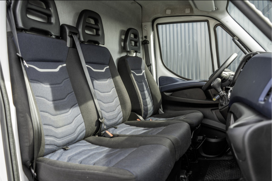 Iveco Daily **35S14V 2.3 L2H2 | Automaat | Euro 6 | Cruise | Climate | 3500 KG Trekgewicht | Trekhaak** Iveco Daily **35S14V 2.3 L2H2 | Automaat | Euro 6 | Cruise | Climate | 3500 KG Trekgewicht | Trekhaak**