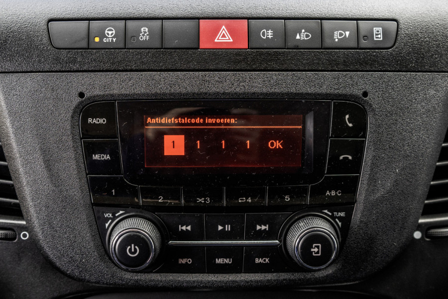 Iveco Daily **35S14V 2.3 L2H2 | Automaat | Euro 6 | Cruise | Climate | 3500 KG Trekgewicht | Trekhaak** Iveco Daily **35S14V 2.3 L2H2 | Automaat | Euro 6 | Cruise | Climate | 3500 KG Trekgewicht | Trekhaak**