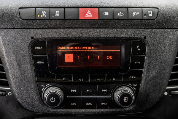 Iveco Daily **35S14V 2.3 L2H2 | Automaat | Euro 6 | Cruise | Climate | 3500 KG Trekgewicht | Trekhaak** Iveco Daily **35S14V 2.3 L2H2 | Automaat | Euro 6 | Cruise | Climate | 3500 KG Trekgewicht | Trekhaak**