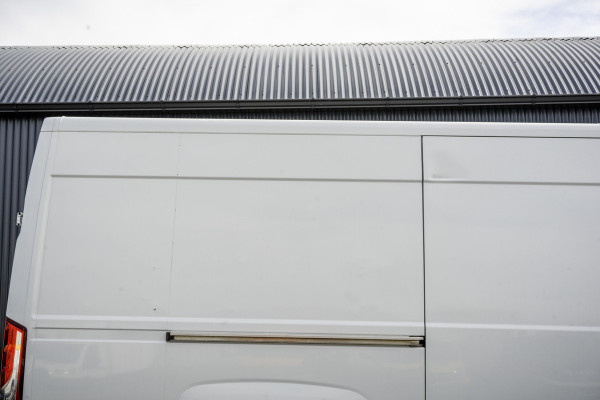 Iveco Daily **35S14V 2.3 L2H2 | Automaat | Euro 6 | Cruise | Climate | 3500 KG Trekgewicht | Trekhaak** Iveco Daily **35S14V 2.3 L2H2 | Automaat | Euro 6 | Cruise | Climate | 3500 KG Trekgewicht | Trekhaak**