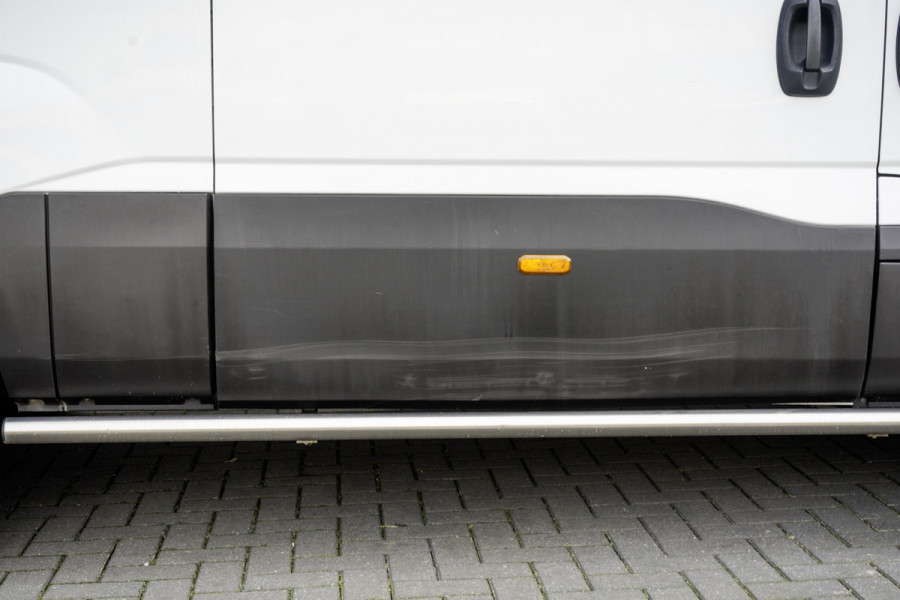 Iveco Daily **35S14V 2.3 L2H2 | Automaat | Euro 6 | Cruise | Climate | 3500 KG Trekgewicht | Trekhaak** Iveco Daily **35S14V 2.3 L2H2 | Automaat | Euro 6 | Cruise | Climate | 3500 KG Trekgewicht | Trekhaak**