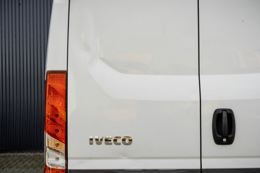 Iveco Daily **35S14V 2.3 L2H2 | Automaat | Euro 6 | Cruise | Climate | 3500 KG Trekgewicht | Trekhaak** Iveco Daily **35S14V 2.3 L2H2 | Automaat | Euro 6 | Cruise | Climate | 3500 KG Trekgewicht | Trekhaak**