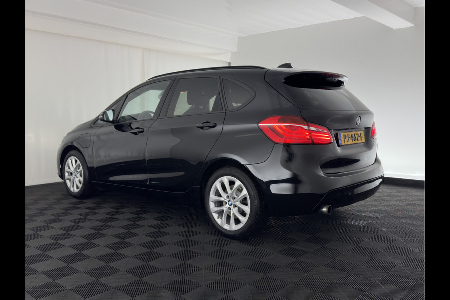 BMW 2 Serie Active Tourer 225xe iPerformance Executive Aut. *LUXURY-LEATHER | FULL-LED | NAVI-FULLMAP | PRIVACY-GLASS | ECC | PDC | CRUISE | 17''ALU*