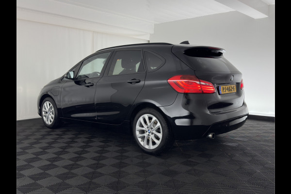 BMW 2 Serie Active Tourer 225xe iPerformance Executive Aut. *LUXURY-LEATHER | FULL-LED | NAVI-FULLMAP | PRIVACY-GLASS | ECC | PDC | CRUISE | 17''ALU*