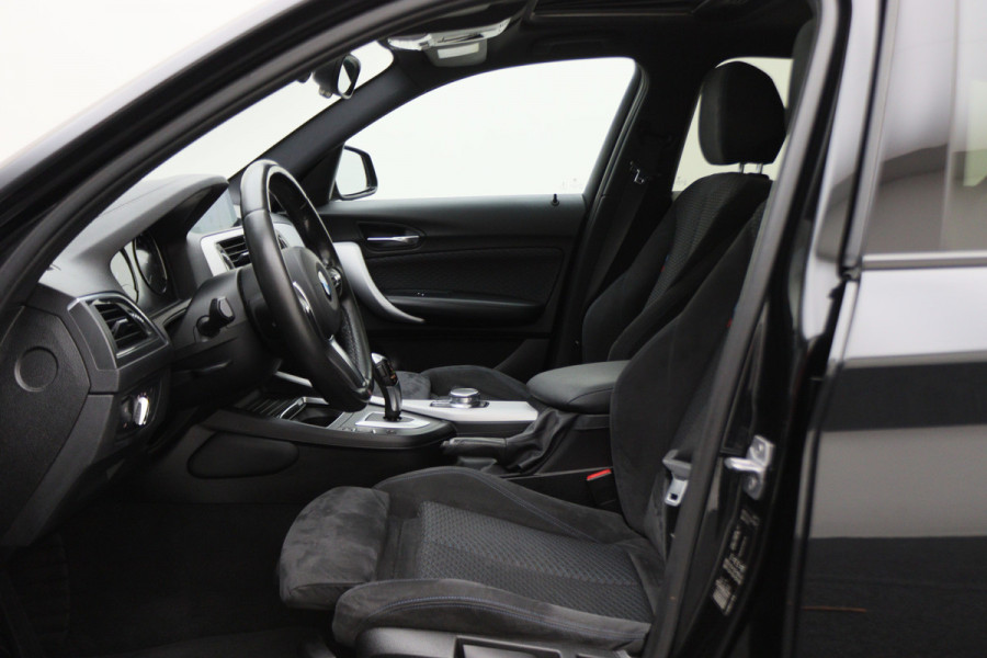 BMW 1-serie 118i Executive M Sport Automaat Schuif-/kanteldak, Camera, Navigatie, Climate, LED, 18"
