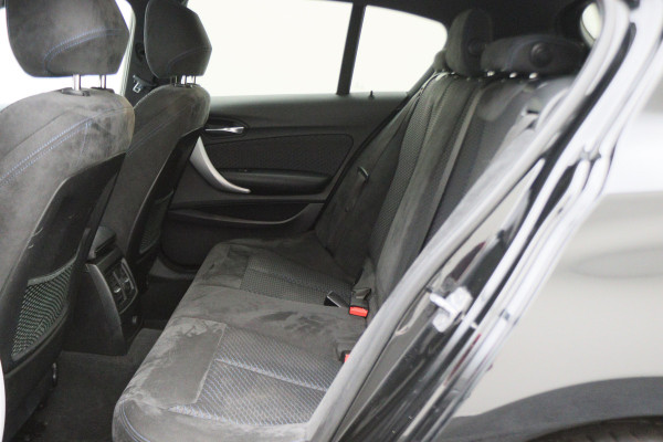 BMW 1-serie 118i Executive M Sport Automaat Schuif-/kanteldak, Camera, Navigatie, Climate, LED, 18"