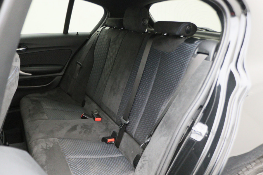 BMW 1-serie 118i Executive M Sport Automaat Schuif-/kanteldak, Camera, Navigatie, Climate, LED, 18"