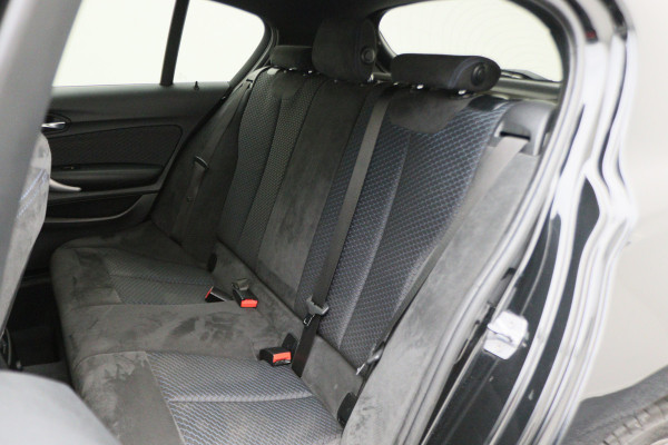 BMW 1-serie 118i Executive M Sport Automaat Schuif-/kanteldak, Camera, Navigatie, Climate, LED, 18"