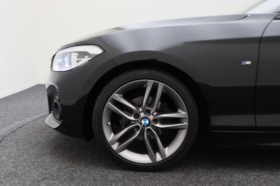 BMW 1-serie 118i Executive M Sport Automaat Schuif-/kanteldak, Camera, Navigatie, Climate, LED, 18"