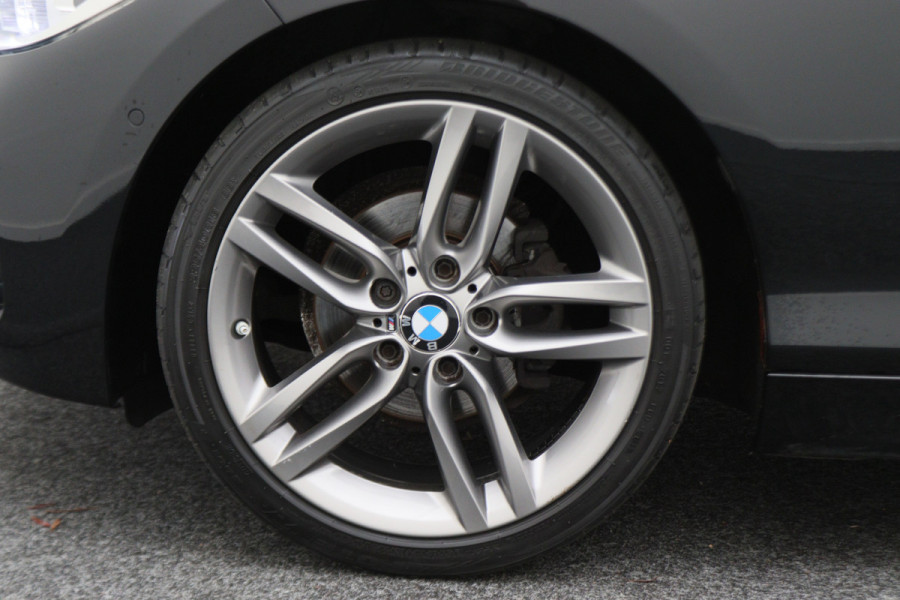 BMW 1-serie 118i Executive M Sport Automaat Schuif-/kanteldak, Camera, Navigatie, Climate, LED, 18"