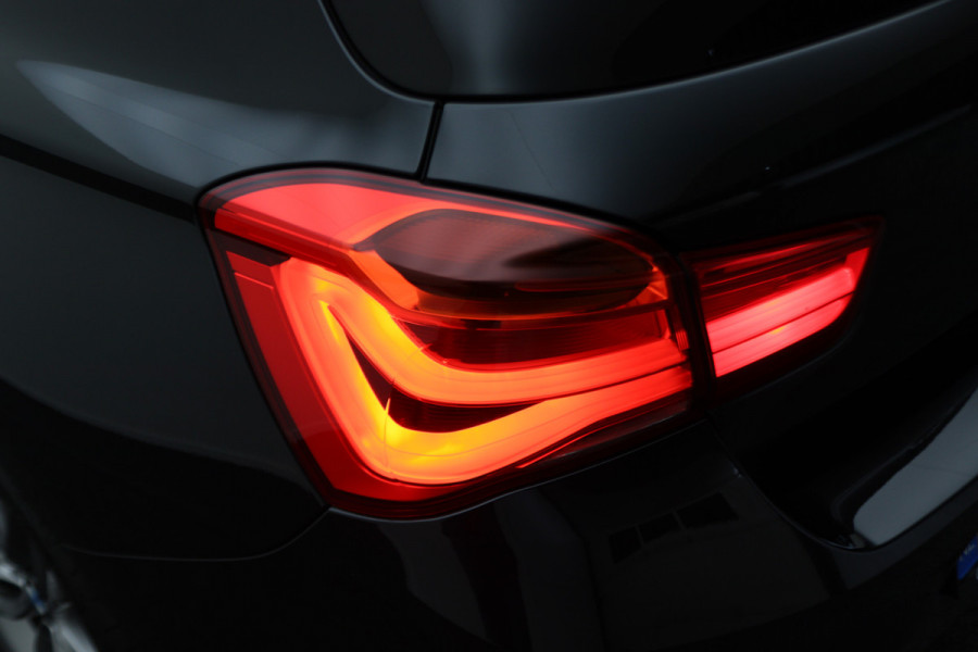 BMW 1-serie 118i Executive M Sport Automaat Schuif-/kanteldak, Camera, Navigatie, Climate, LED, 18"