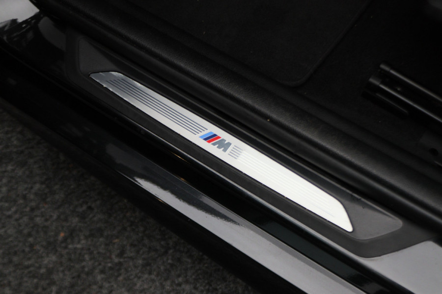 BMW 1-serie 118i Executive M Sport Automaat Schuif-/kanteldak, Camera, Navigatie, Climate, LED, 18"